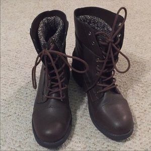 NWOB Rampage short combat boots with knit design